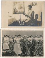 2 db RÉGI magyar népviselet képeslap, közte 1 fotó / 2 pre-1945 Hungarian folklore postcards, with 1 photo postcard