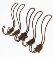 5 darab maszkos díszítésű fogas, 2 méretben, h: 18 cm alatt, vas