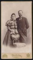 cca 1890 Szautner Zsigmond (184-1918) karnagy, zeneszerző és felesége Decsey Emma, keményátú fotó Strelisky műterméből, 20,5×11 cm