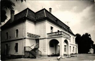 Vámosmikola, általános iskola. Képzőművészeti Alap Kiadóvállalata (EK)