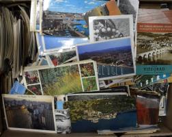 Kb. 4000 db MODERN vegyes témájú képeslap egy nagy kartondobozban / Cca. 4000 modern postcards in various topics in a big box