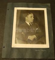 Sulkowky Zoltán és Barthy Gyula motorosok 1931-1937 közötti föld körüli útjának emlékei: Fantasztikus aláírás-gyűjtemény a kor nagy alakjainak aláírásával: Chaplin, Mussolini, Lugosi Béla, Arab sejkek, indiai maharaják, hollywoodi sztárok. + a motorosok útlevelei, bennük pecsétekkel és vízumokkal a világ minden tájáról  / Wonderful collection of two motorbiker Sulkowky Zoltán and Barthy Gyula who went around the world on Harley Davidson between 1931-1936. Houndreds of interesting and unique autographs from the celebrities of the age. Charlie Chaplin, Bela Lugossy, Mussolini, Indian Maharajas, Maroccan sheiks, other politicians, HOllywood stars. Mostly in one book. + the passports of the riders with stamps from every corber of the world!