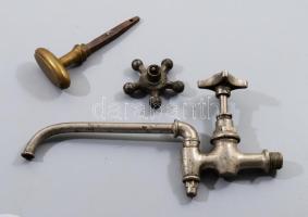 Antik csap, porcelánbetétes tekerő és vízengedő húzógomb bronz markolattal.