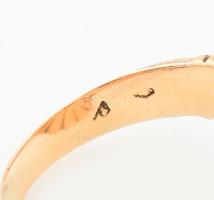 A szentgyörgyvölgyi Nemess család címeres arany pecsétgyűrűje. Jelzett, 14K arany (Au). vésett címer...