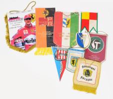 9 db vegyes asztali zászló, közte Kőbányai Sörgyár, Lengyel-Magyar Baráti Társaság, Michael Schumacher (Formula 1), stb. Változó méretben és állapotban.