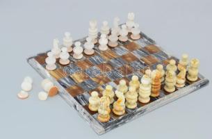 Achát sakk készlet 36x36 cm Achát tábla és figurák. Egyik törött,