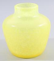 Karcag Berekfürdői neonsárga krakléüveg váza, jelzés nélkül, kis karccal, m: 13 cm