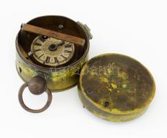 cca 1900 Bakteróra / járőr óra, hiánnyal, kulcs nélkül, d: 8 cm