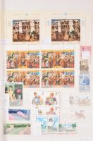 Szép színes tartalmas vegyes külföldi modern anyag 30 lapos A4 berakóban sok tengerentúlival, benne ...