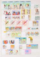 Szép színes tartalmas vegyes külföldi modern anyag 30 lapos A4 berakóban sok tengerentúlival, benne ...