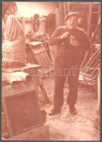 Papi Lajos (1921-1987) szobrászról készült 3 db fotó, 13×9 és 18×24 cm