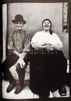 Korniss Péter: Múlt idő. Bp., 1979, Corvina. Egészoldalas fekete-fehér fotókkal gazdagon illusztrálv...