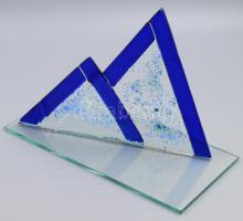 Iparművész üveg asztaldísz, részben anyagában színezett, címkével jelzett, kis pattogzással, 29x21 cm