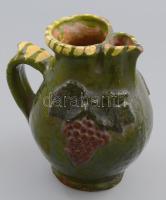 Boroskancsó plasztikus szőlőfürt mintával. Alföld, cca 19. sz. vége, mázhibákkal, m: 20 cm