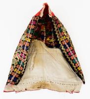 Matyó stílusú régi fejdísz, h: 33 cm