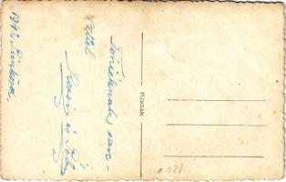 1942 Kaposvár, magyar katona kitüntetésekkel, feleségével, műtermi felvétel. Grábner Foto / Hungaria...