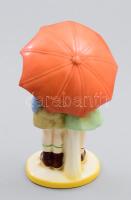 Fiú és lány napernyő alatt, jelzés nélkül, hibátlan, m: 17 cm