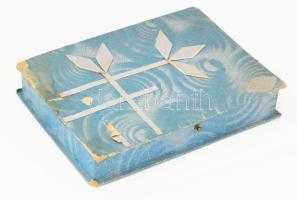 cca 1930-1960 Egy doboznyi papírrégiség, régi desszertes dobozban