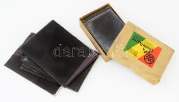 30 db régi üvegnegatív, többségében budapesti helyszínekről készült felvételekkel (Hősök tere, Szent Gellért-szobor, Erzsébet-kilátó, stb.), változó állapotban (közte sérült), 6,5x9 cm és 9x12 cm méretben