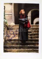 Senta Berger (1941-) színésznő aláírása az őt ábrázoló képen