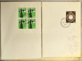 Levélberakó, benne külföldi FDC-k, küldemények, alkalmi lapok stb