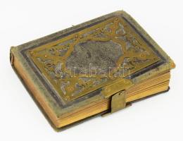 ca 1860-1870 Régi fotóalbum, 26 vizitkártya fotó, lapon. magyar műtermekből, ritka műttermekből, szép rézveretes bőrkötésben, azonosítandó fotókkal