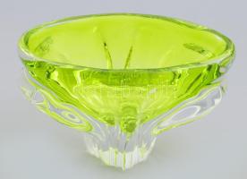 Urán zöld váza. Terv.: Josef Hospodka. Jelzés nélkül, 22x14 cm