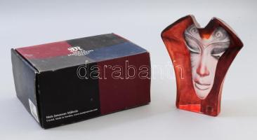 Mats Jonasson (svéd, 1945-): Ólomkristály asztaldísz a Maszk sorozatból, színezett, címkével és gravírozva jelzett, hibátlan, 13x12 cm, dobozában.