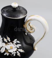 Teás készlet ás tálca. (Fischer?) XIX. sz., kézzel festett, jelzés nélkül, kisebb hibákkal. Tál: 42 ...