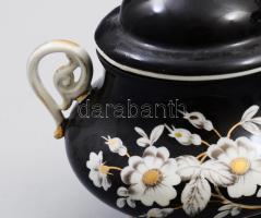 Teás készlet ás tálca. (Fischer?) XIX. sz., kézzel festett, jelzés nélkül, kisebb hibákkal. Tál: 42 ...