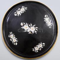 Teás készlet ás tálca. (Fischer?) XIX. sz., kézzel festett, jelzés nélkül, kisebb hibákkal. Tál: 42 ...