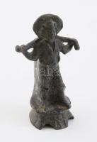Ón figura. Kissrác 9,5 cm XIX. sz. vége, alján csavarmenetes lyuk