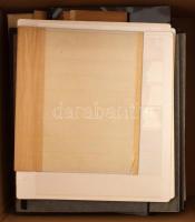 85 db A4-es és nagyalakú berakólap, dobozban