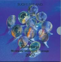 Finnország 1999-2002. 1c-2E (8xklf) forgalmi sor dísztokban, benne "Helsinki katedrális 1852-2002" Cu-Ni emlékérem T:UNC Finland 1999-2002. 1 Cent - 2 Euro (8xdiff) coin set in case, within "Helsingin tuomiokirkko 1852-2002" Cu-Ni medallion C:UNC