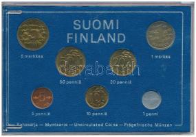 Finnország 1977. 1p - 5M (7xklf) forgalmi sor szettben, műanyag dísztokban T:UNC Finland 1977. 1 Penni - 5 Markkaa (7xdiff) in set, in plastic case C:UNC