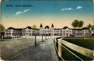 Miskolc, Tiszai pályaudvar, vasútállomás, villamos. Grünwald Ignác kiadása (kopott sarkak / worn corners)