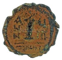 Bizánci Birodalom 565-578 / Konstantinápoly(?) / Iusztinosz / 10 Nummis (Decanummium, 1/4 Follis) bronz (2,49g) T:VF Byzantine Empire 565-578 / Constantinopole(?) / Justin II / 10 Nummis (Decanummium, 1/4 Follis) bronze (2,49g) C:VF