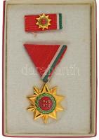1970. "Felszabadulási Jubileumi Emlékérem" aranyozott, műgyantás bronz kitüntetés mellszalagon, miniatűrrel szalagsávon, eredeti, tokban T:AU NMK 712.