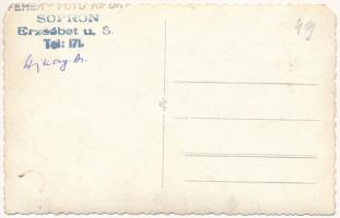 Sopron, Orsolya-rendiek, temetési menet, Gáspár Lajos sütödéje, Kiss István férfi szabó üzlete. Fehé...