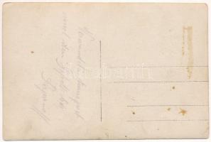 Sebesült katonák szállítása lóvasúton / Transporting wounded soldiers by horse-drawn train. photo (E...