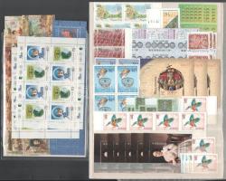 2001 Teljes évfolyam, néhány kiadás több példányban, berakólapon és tasakban (névérték: 34.300 Ft) (...