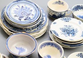 Zömmel angol porcelán és fajansz tétel, benne 13 db tányér, 7 db csésze, stb., néhány sérült darabba...