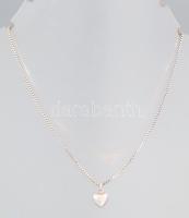 Ezüst (Ag) venezianer nyaklánc szív medállal, jelzett, h: 40 cm; 1,4×0,8 cm, nettó: 3,4 g