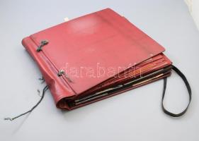 Hintók, kocsik, fogatok, szekerek témájú gyűjtemény. Eredeti fotók magyar hintó és kocsi készítő mesterekről és munkáikról, a kocsikészítés folyamatáról, fényezésről, javításról szóló, valamint hintókat és kocsikat ábrázoló, nagyrészt modern képeslapok. Több mint 200 darab összesen, albumban. / A collection on the theme of carriages, wagons, carts. Original photos of Hungarian carriage and wagon builders and their work, the process of carriage making, painting, and repair, as well as mostly modern postcards depicting carriages and wagons. More than 200 pieces in total, in an album.