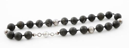 Mágneszáras lávakő nyaklánc, h: 52 cm