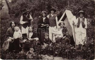Sátoros cigányok / Gypsy family, folklore. photo (fa)