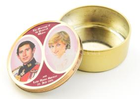 Károly és Diana esküvőjére készült fém díszdoboz, d: 9,5 cm