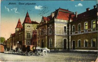 1921 Miskolc, Tiszai pályaudvar, vasútállomás, lovas hintók. Grünwald Ignác kiadása (EM)