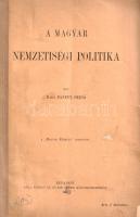 Bánffy Dezső:  A magyar nemzetiségi politika. A "Magyar Közélet" kiadványa. Budapest, 1902. Grill Károly (Révai és Salamon könyvnyomdája). [4] + 60 p. Egyetlen önálló kiadás. Bánffy Dezső (1843-1911) szabadelvű országgyűlési képviselő, képviselőházi elnök, választási manipulációtól sem visszariadó miniszterelnök (1895-1899). A nemzetiségi kérdést megoldását az intézményesített magyarosításban látó szerző bátran vállalja a soviniszta címkét (mely ekkoriban még nem vált el élesen a hazafiság fogalmától), és úgy gondolja, hogy az iskolaügynek, az egyházügynek és a közigazgatásnak azon kell dolgoznia, hogy az ország nemzetiségi lakosságát magyar érzelművé, magyar nyelvűvé és végső soron magyar tudatúvá tegye. Miniszterelnökként és későbbi politikai pályafutása során a magyarosítási politika szélső értékét képviselte, szabadelvű politikustársai messze nem voltak ennyire radikálisak. A volt miniszterelnök korjellemző érvelésmódja mindenképpen emlékezetes. A belív egy oldalán apró szakadásnyom, az utolsó oldalon régi szerzeményi és tulajdonosi bejegyzés. Fűzve, sérült, gerincén papírcsíkkal erősített, enyhén hiányos, enyhén foltos kiadói borítóban. Felvágatlan példány.