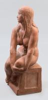 Kelemen Kristóf (1922-2001): Női akt. Terrakotta, 1973, jelzett, lepattanással, m: 27 cm